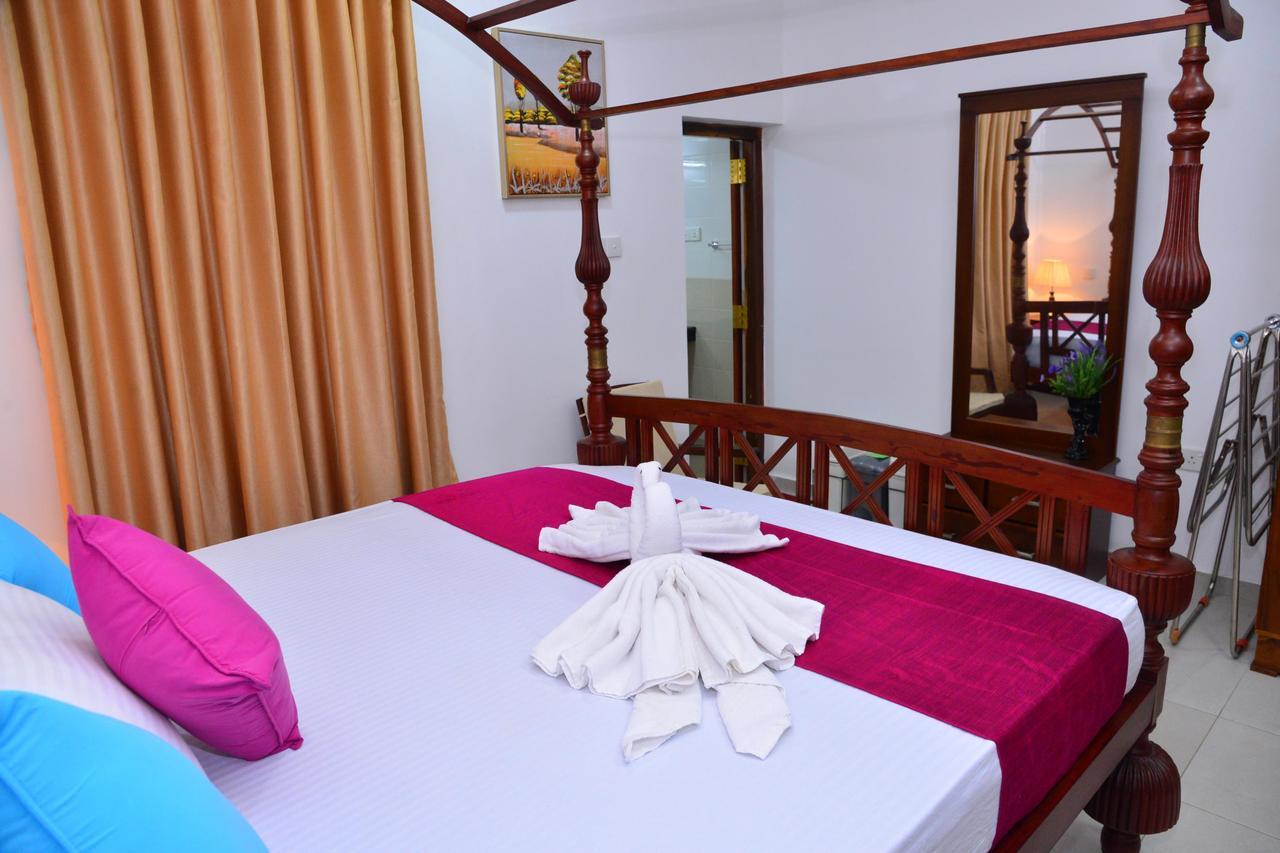 Bed and Breakfast Sunshine Greens Хіккадува Екстер'єр фото