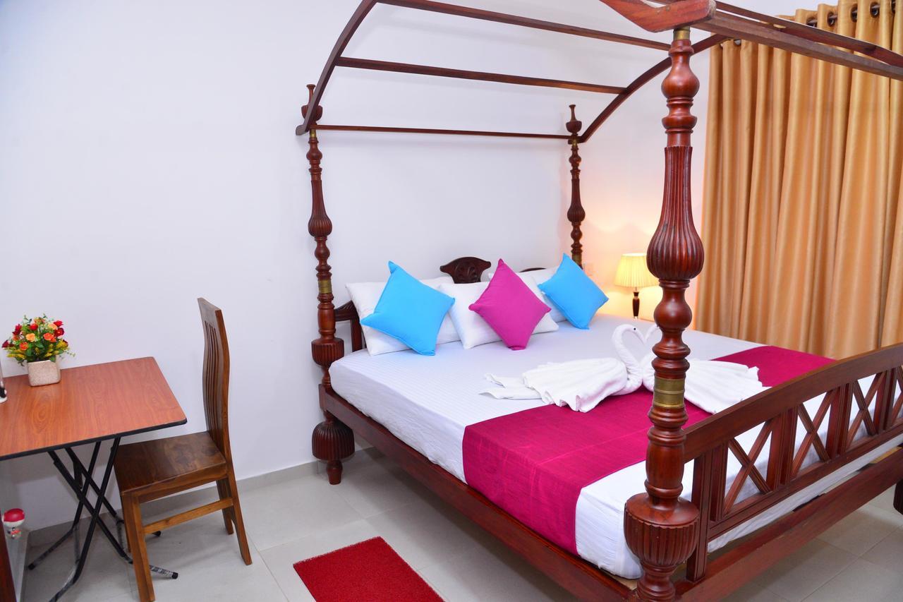 Bed and Breakfast Sunshine Greens Хіккадува Екстер'єр фото