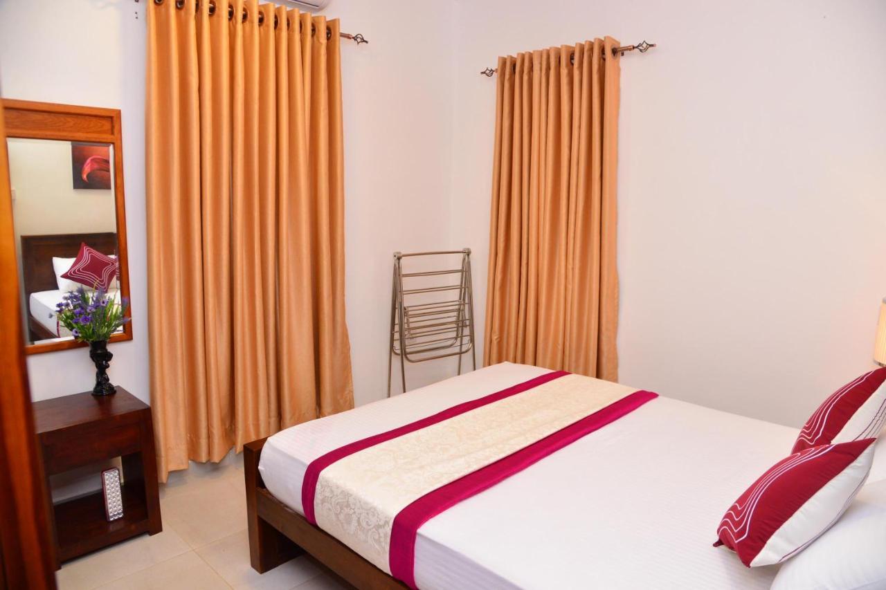 Bed and Breakfast Sunshine Greens Хіккадува Екстер'єр фото
