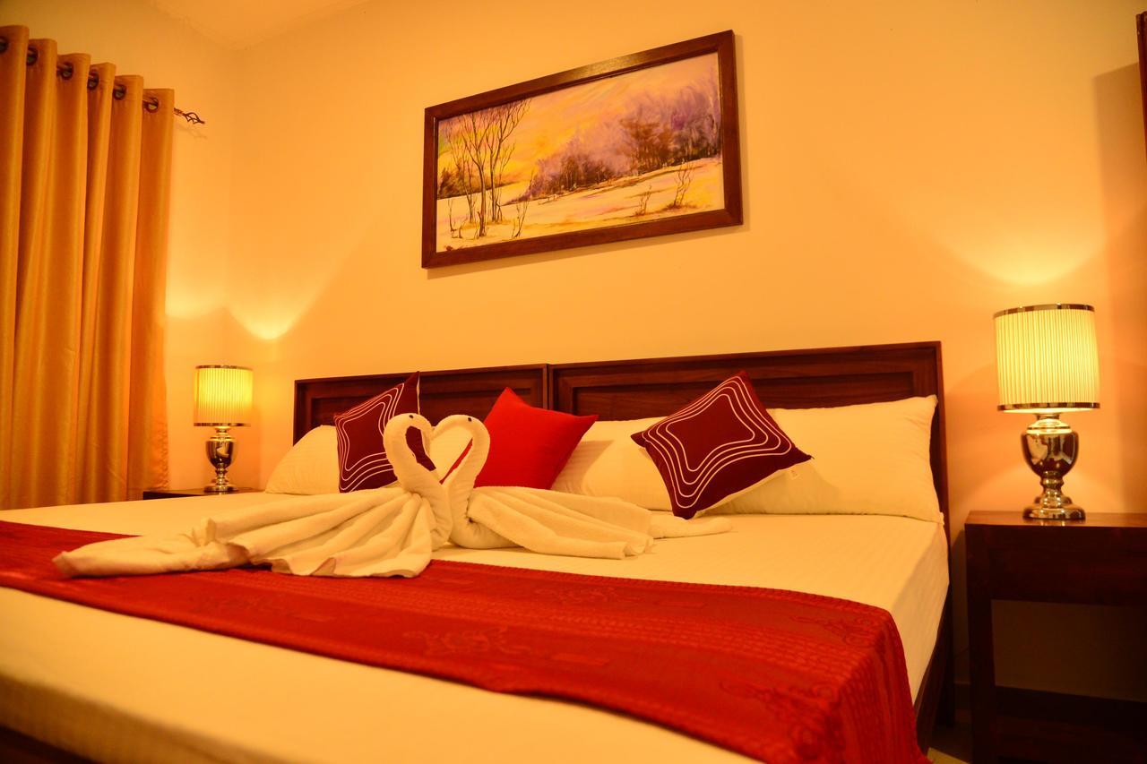 Bed and Breakfast Sunshine Greens Хіккадува Екстер'єр фото