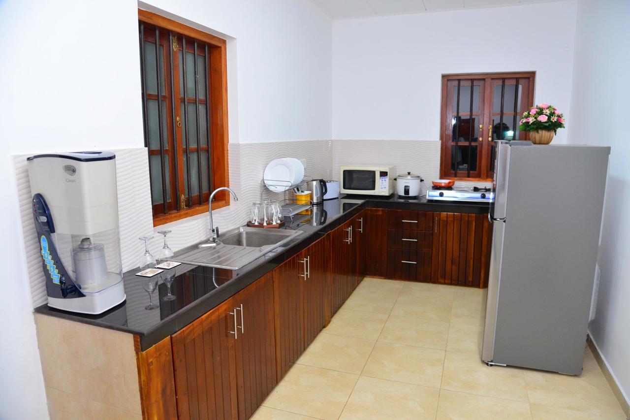 Bed and Breakfast Sunshine Greens Хіккадува Екстер'єр фото