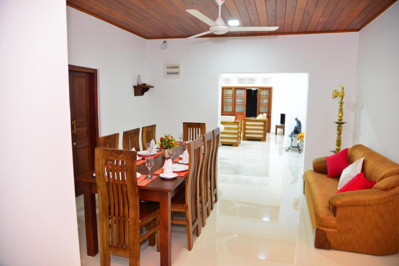 Bed and Breakfast Sunshine Greens Хіккадува Екстер'єр фото