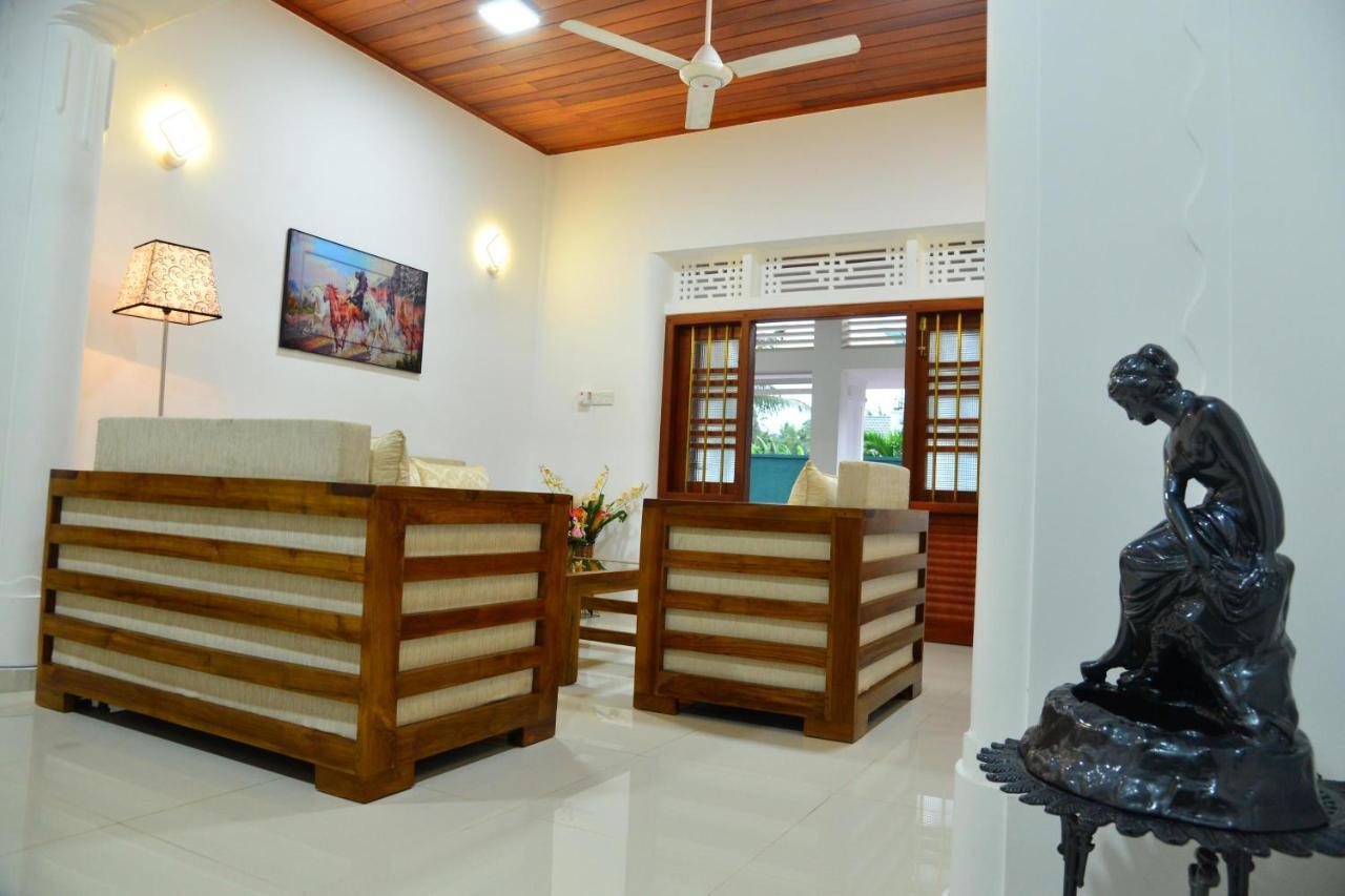 Bed and Breakfast Sunshine Greens Хіккадува Екстер'єр фото