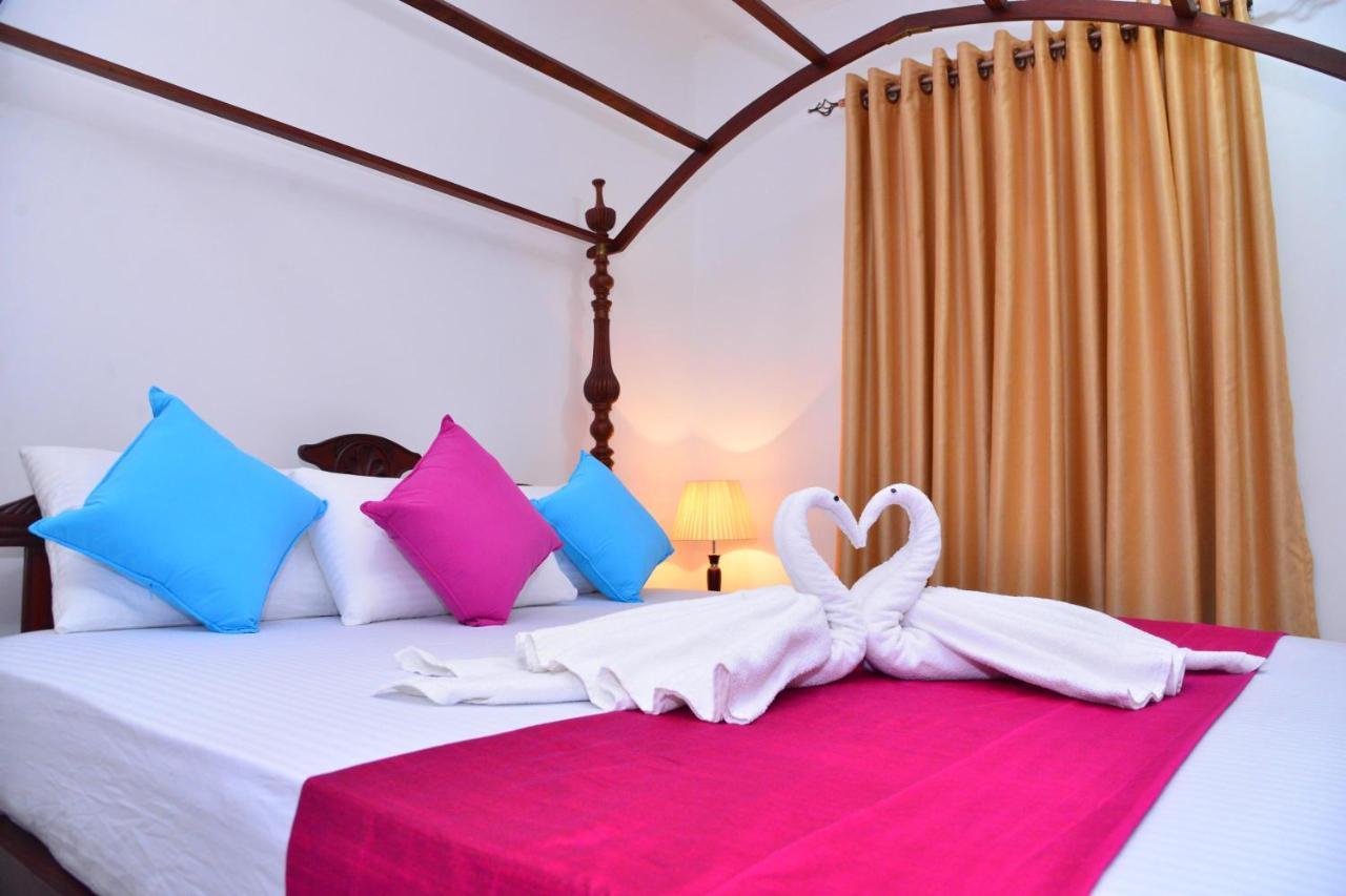 Bed and Breakfast Sunshine Greens Хіккадува Екстер'єр фото