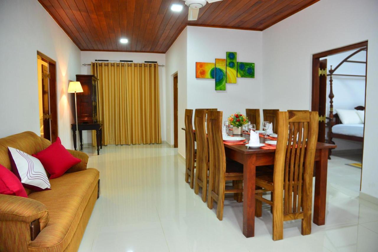 Bed and Breakfast Sunshine Greens Хіккадува Екстер'єр фото