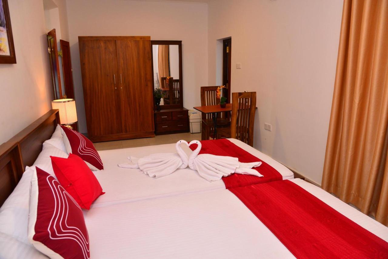 Bed and Breakfast Sunshine Greens Хіккадува Екстер'єр фото