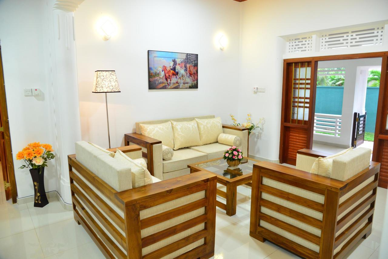 Bed and Breakfast Sunshine Greens Хіккадува Екстер'єр фото