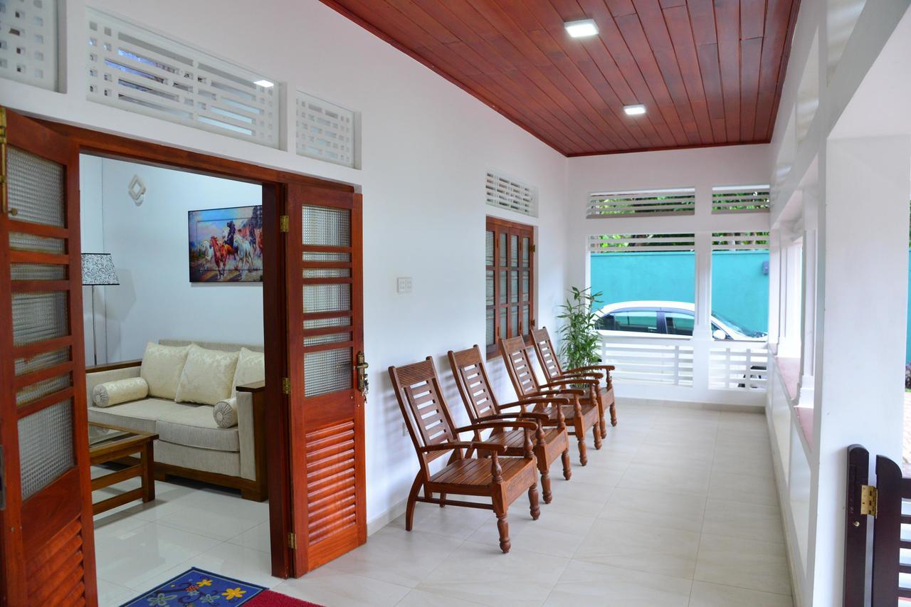 Bed and Breakfast Sunshine Greens Хіккадува Екстер'єр фото