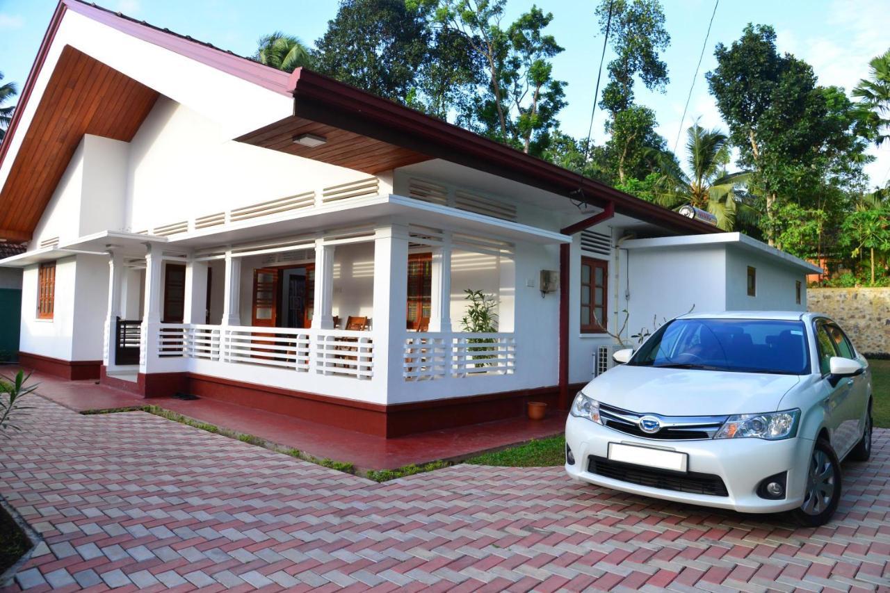 Bed and Breakfast Sunshine Greens Хіккадува Екстер'єр фото